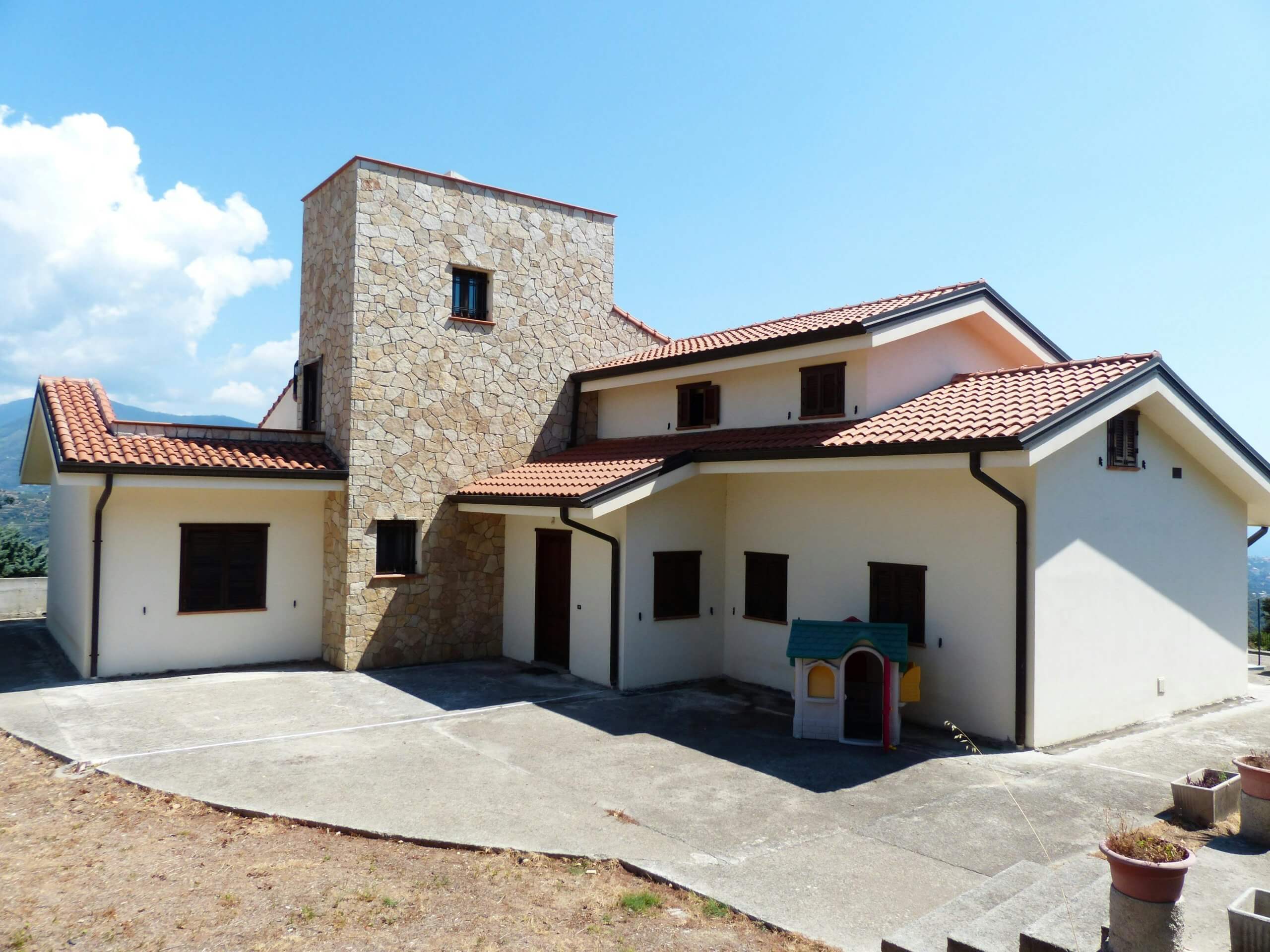 Comparing Asphalt, Metal, & Slate Roofing